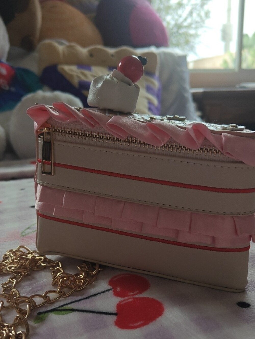 Cake Slice Crossbody Bag with Gold Chain Hot Topic Never Used - Picture 2 of 6